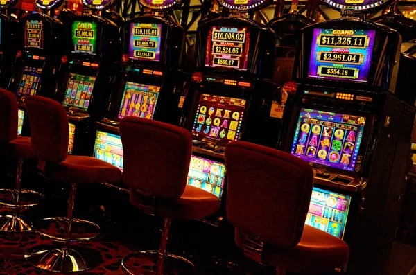 Live Teen Patti dealer at bola86 login platform